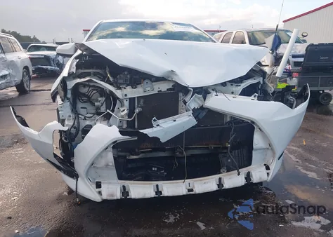 2018 Toyota Corolla Le z USA, uszkodzony, nr VIN 2T1BURHE9JC992597